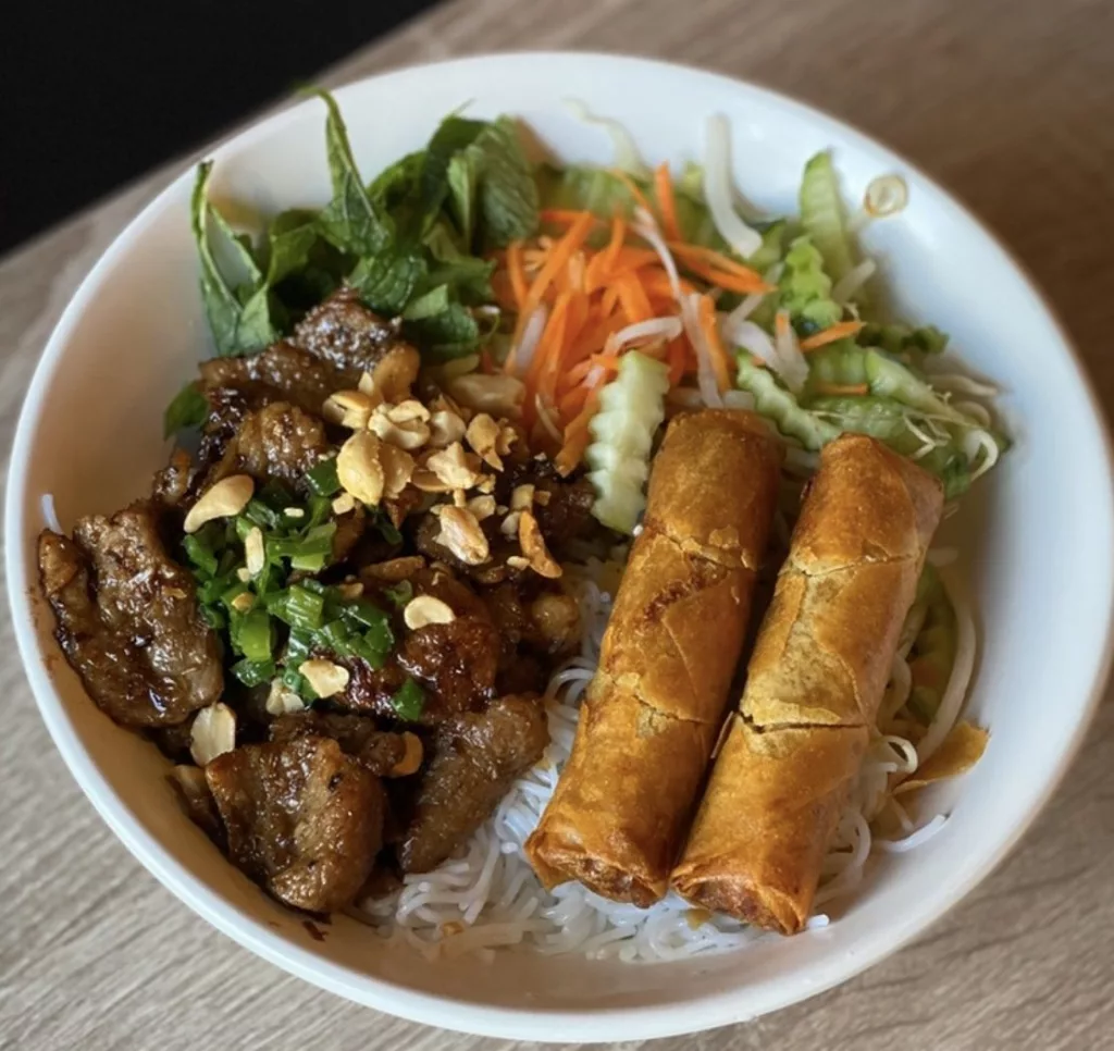 grilled-pork-and-egg-roll-vermicelli873657