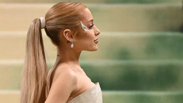 getty_arianagrandemetgalaponytail_041525365461