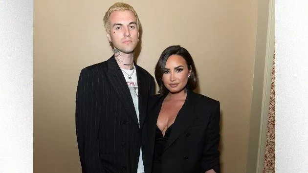 getty_demilovatoandjutesstanding_052725894145