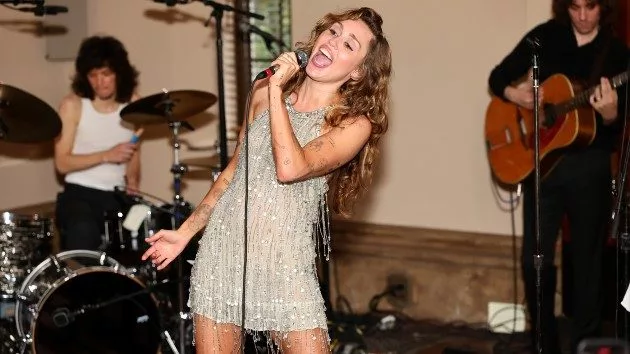 getty_miley20cyrus20sings20at20chateau20marmont_052825_0429994