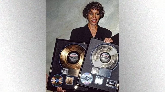getty_whitneyhoustonplaques_062525332077