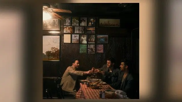 m_jonasbrothersgfyh_052925863333