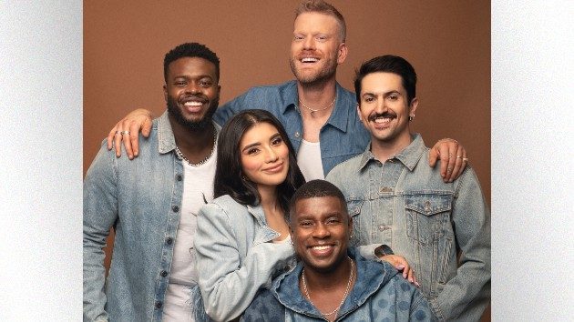 m_pentatonix2025_lukefontana_081425277885