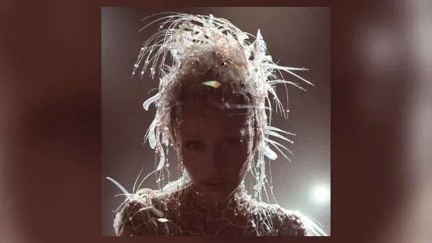 m_mileycyrussomethingbeautiful_032425427990