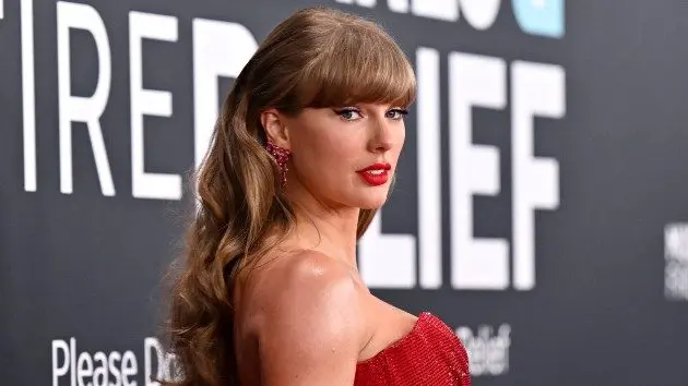 getty_taylorswiftgrammysredcarpetafp_101925483397