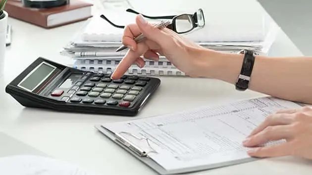 getty_32017_accountant687065