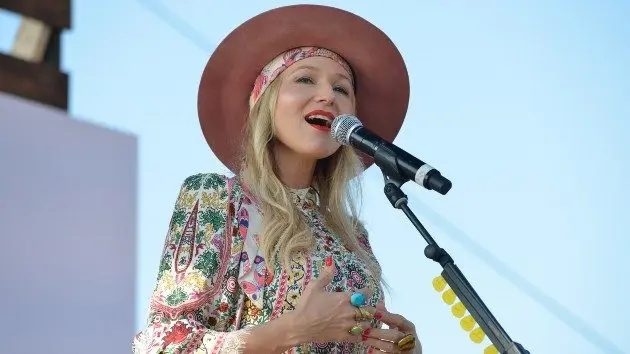 getty_jewel_111725667401