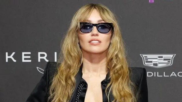 getty_mileycyruspalmsprings_010526527535