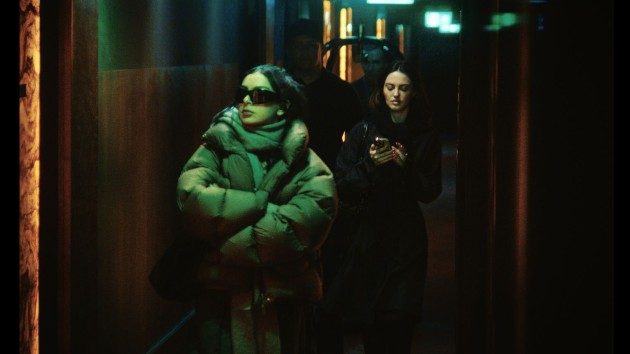 m_charlixcxthemomentstill_121125719321