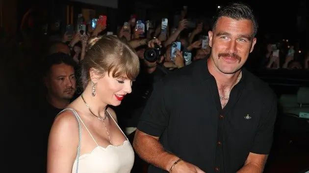 getty_taylorandtravisnyccreamgown_082625832087