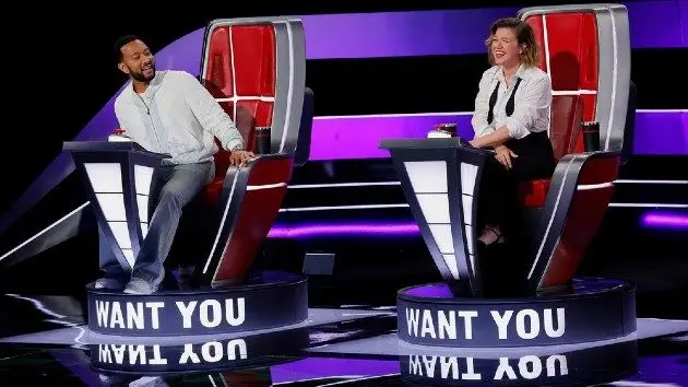 m_kellyclarksonandjohnlegendonthevoice_022026673244