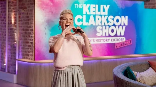 m_pinkonthekellyclarksonshow_022726177038