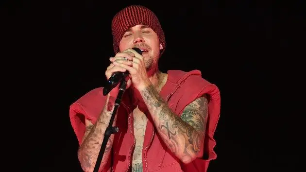 getty_justinbiebercoachellared_042926114683