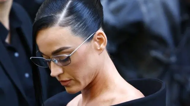 getty_katyperrylookingdown_051226398710
