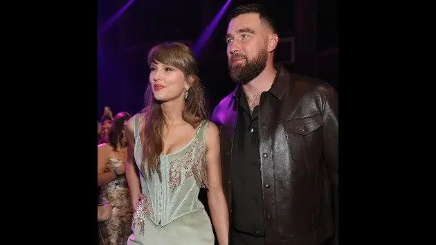 getty_taylorswiftandtraviskelceiheart_03272637070