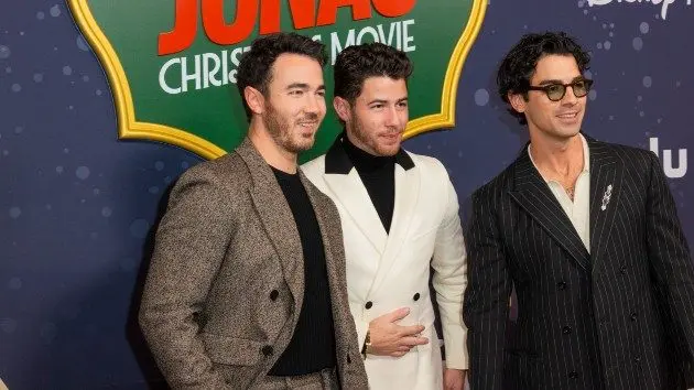 m_jonas20brothers20red20carpet20220jose20alvarado20jr_111325493626