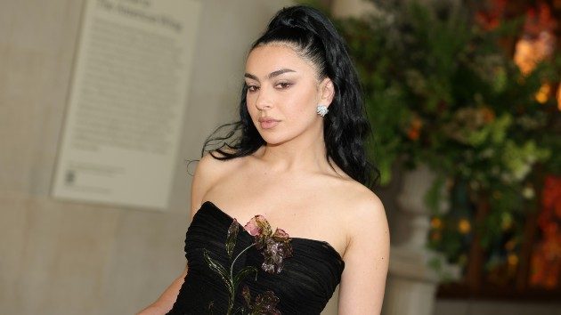 getty_charlixcxmetgala_05082672628