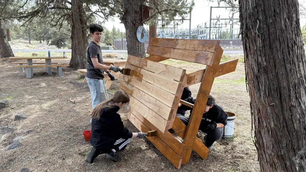 youth-volunteers-staining-picnic-tables-for-community-park399156