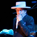 Bob Dylan apologizes to fans for autopen book signatures