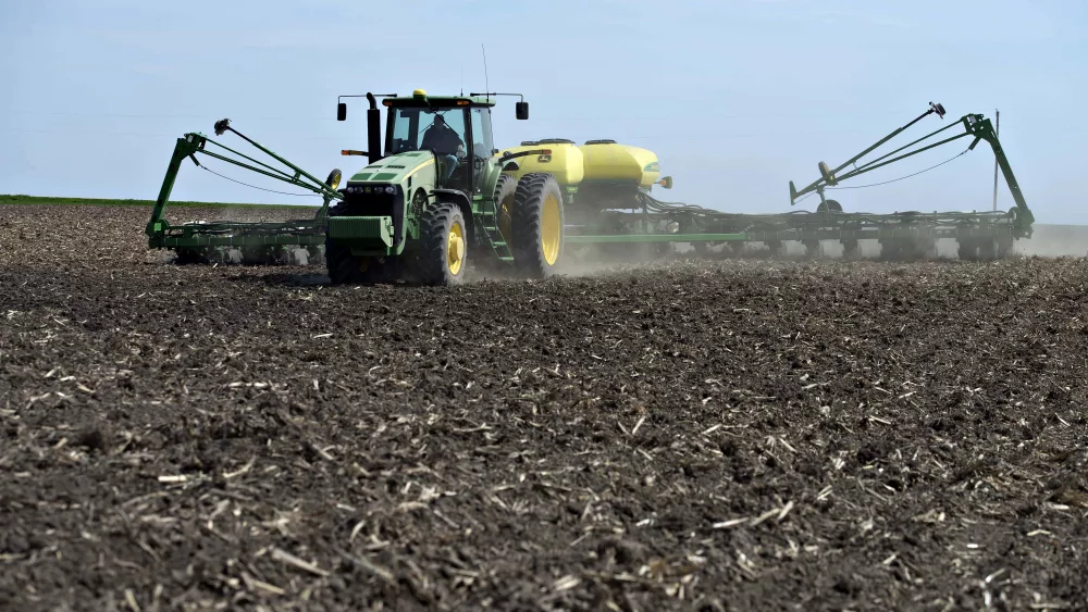 tractor-spring-planting844933