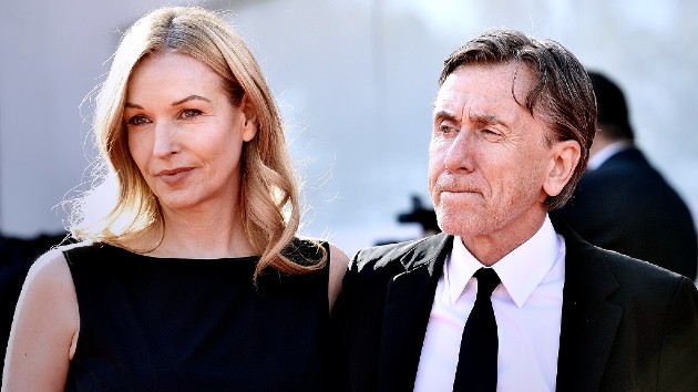 getty_tim_roth_nikki_roth_10312022