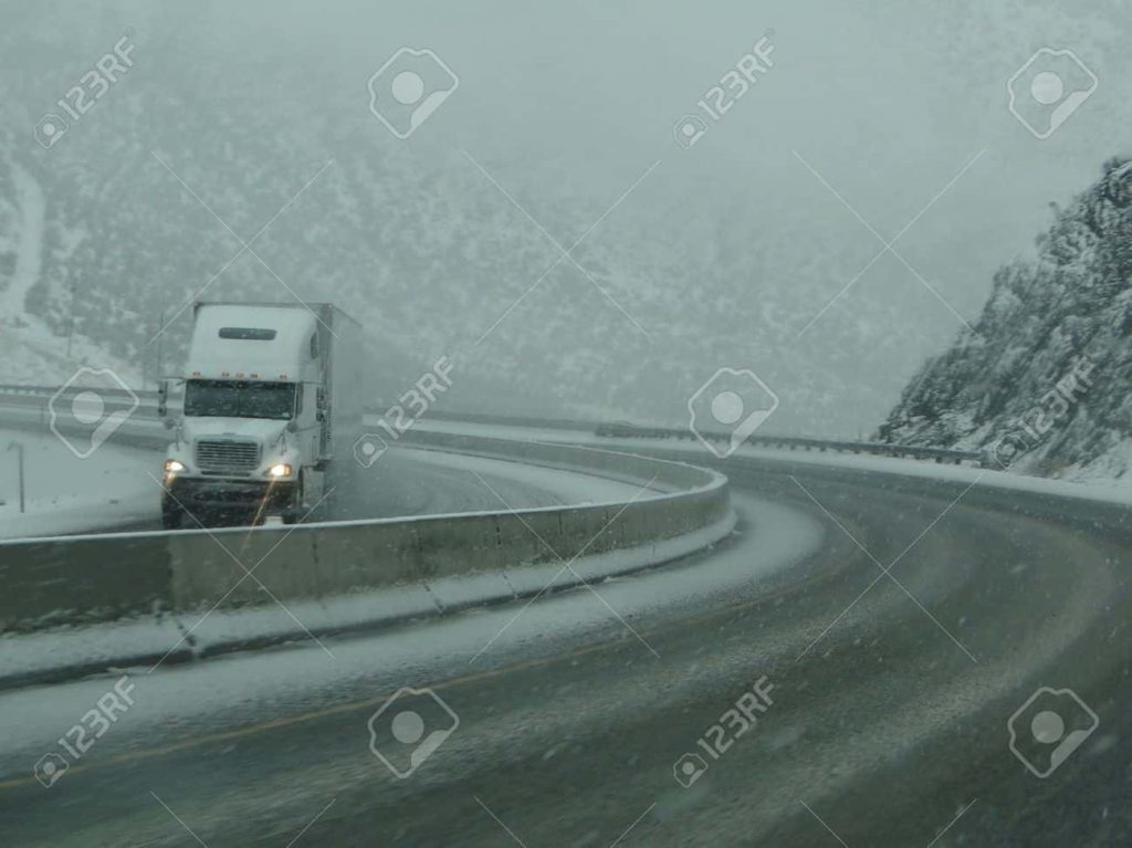 9802628-tracker-trailers-drive-cautiously-on-icy-roads-in-eastern-oregon