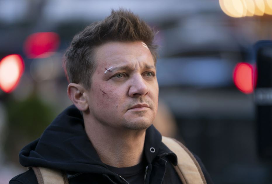 e_hawkeye_clint_injured_12152021