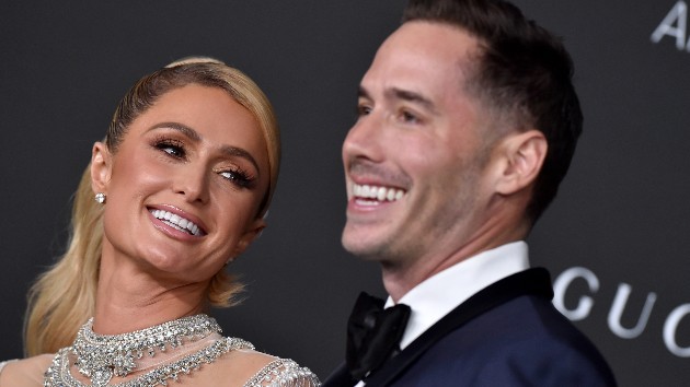 getty_paris_hilton_carter_reum_11122021603960