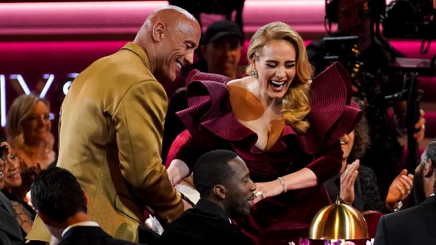 m_adeleandtherockatthegrammys_020723321570