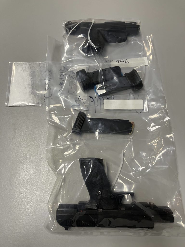 firearms__and__drugs-rotated483483
