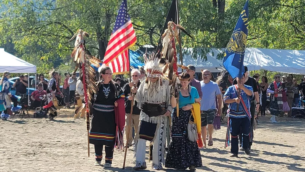 flag_procession75055