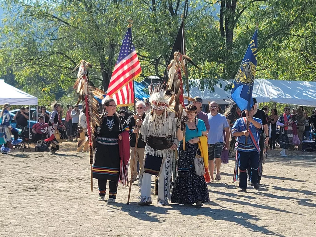 flag_procession75055