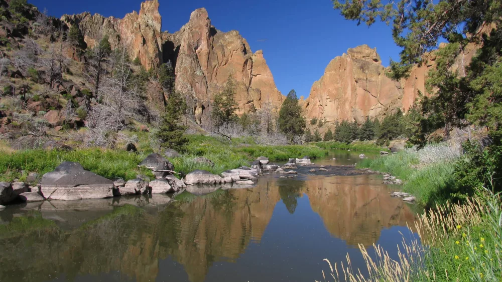smith_rock_photos_with_water_10_1774523