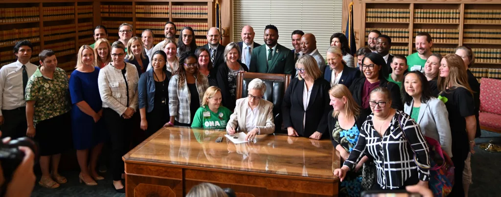 ona_hb_2697_signing_2023-08-15_cropped876653