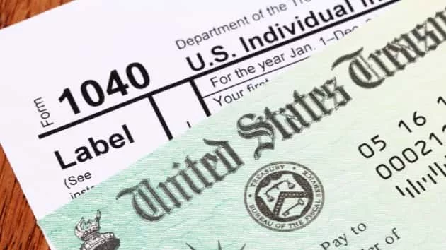 istock_32219_taxrefund561979
