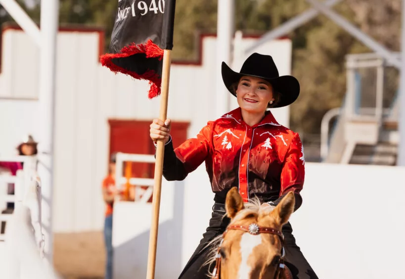 sisters_rodeo_queen1584483