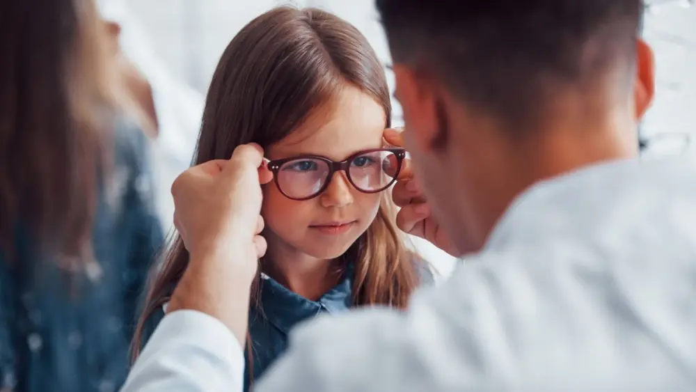 kid-with-glasses821540