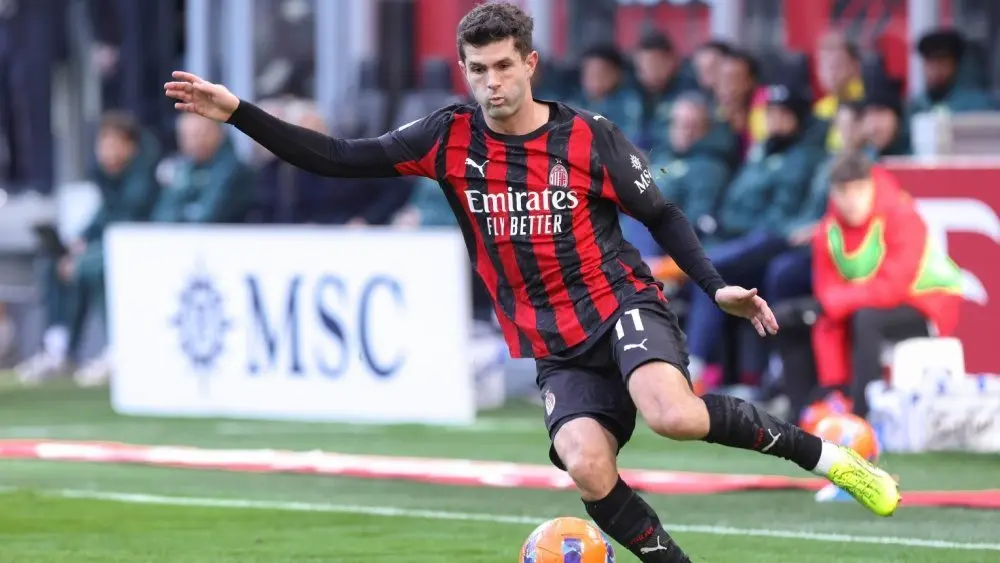 Christian Pulisic (AC Milan) dribbles in front court in the first half during soccer game AC Milan vs Hellas Verona^ Serie A Enilive 2025-2026 day 17 at San Siro Stadium Italy^ Milan^ 2025 12 28: