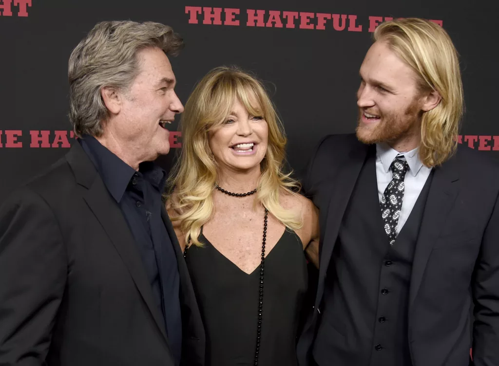 kurt-russell-goldie-hawn-wyatt-russell