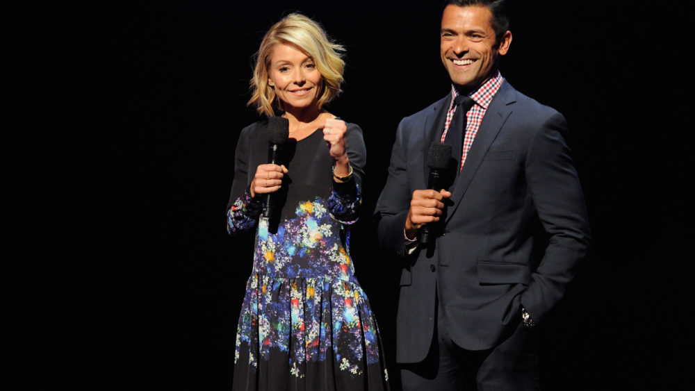 kelly-ripa-mark-consuelos-3