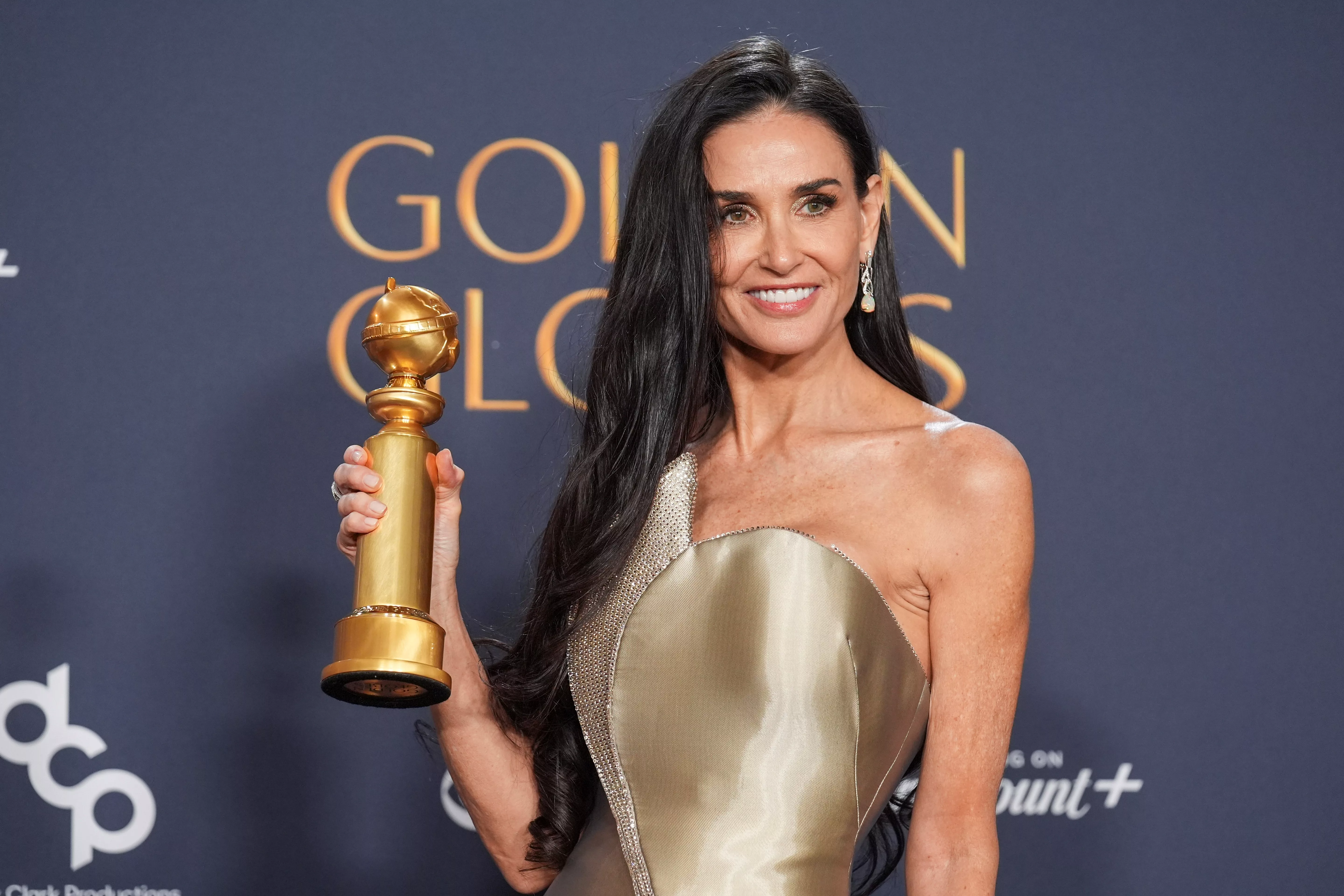 82nd-golden-globes-press-room