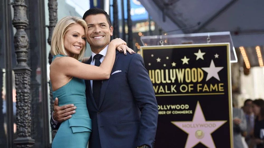 kelly-ripa-mark-consuelos-4