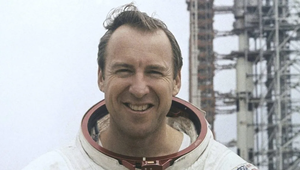 obit-james-lovell