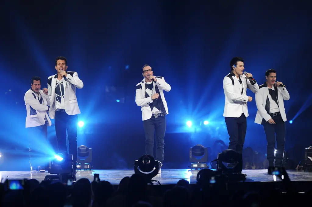 danny-wood-joey-mcintyre-donnie-wahlberg-jordan-knight-jonathan-knight