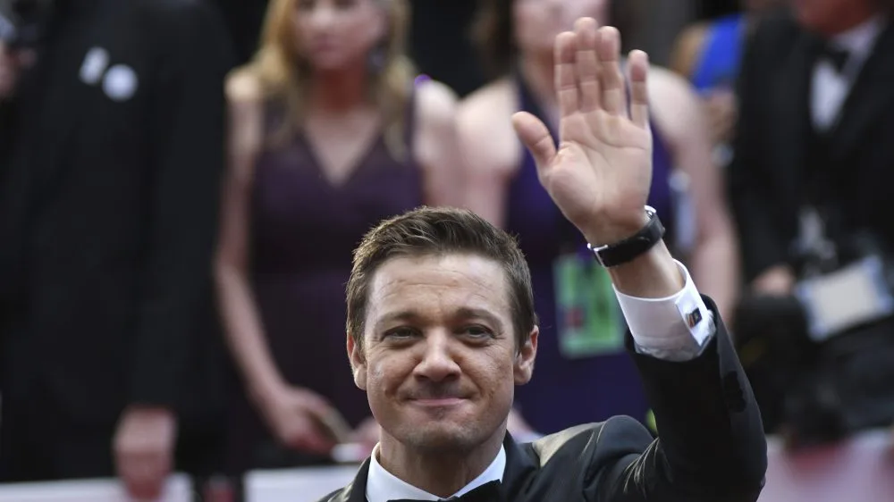 jeremy-renner-11