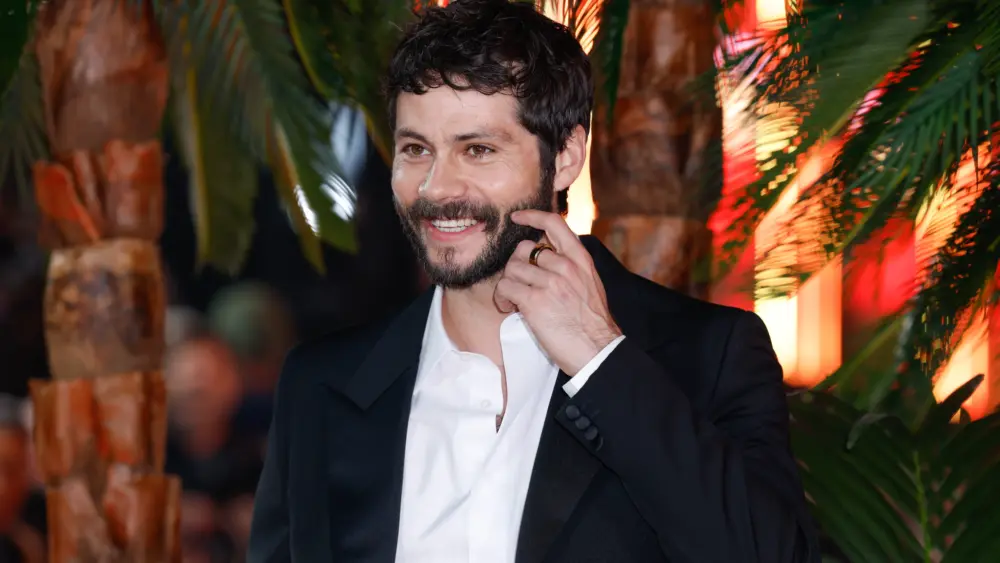 britain-send-help-premiere