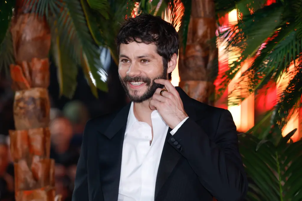 britain-send-help-premiere