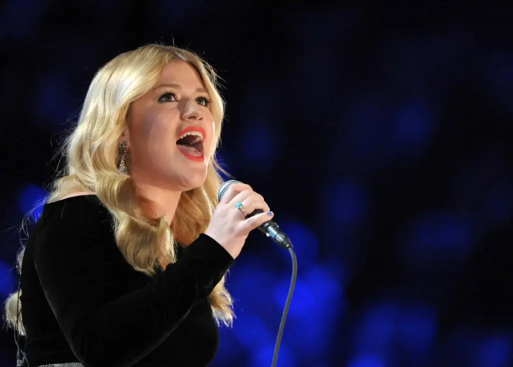 kelly-clarkson-8