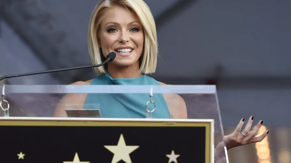 kelly-ripa-2