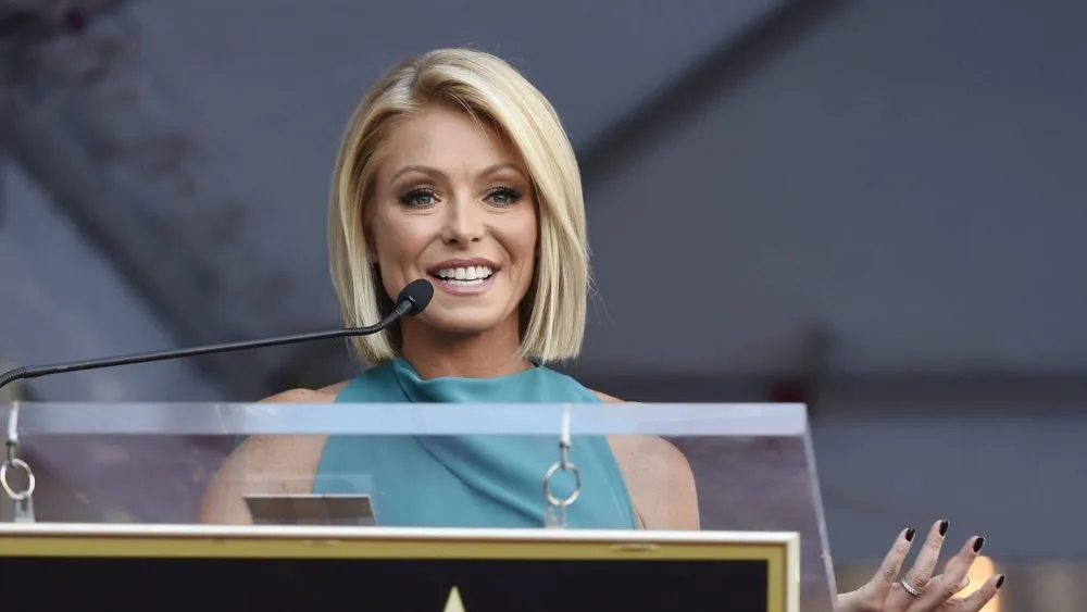 kelly-ripa-2